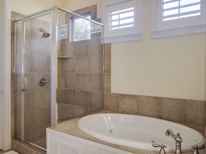 Handtücher, Seife, Shampoo, Toilettenpapier