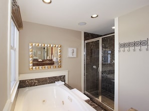 Towels, soap, shampoo, toilet paper
