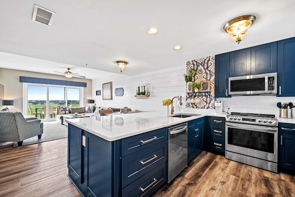 Refrigerador, microondas, horno y parrilla de estufa