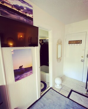 Interior - Studio just a one block from a beach Sleeps 1-3  (Honolulu)