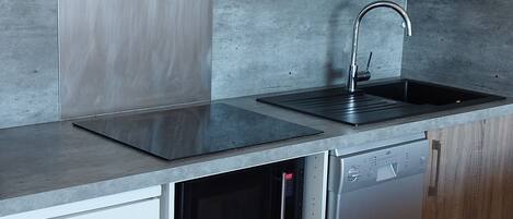 Frigorífic, microones, placa de cuina i rentaplats