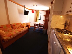 Fridge, microwave, stovetop, dishwasher - 2-room at the foot of the slopes, near lifts (Les Adrets-Prapoutel)