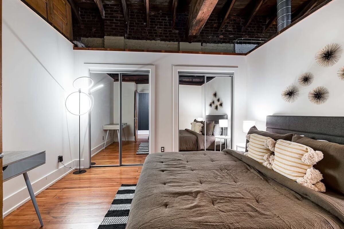 2 habitaciones, tabla de planchar con plancha, wifi y ropa de cama 