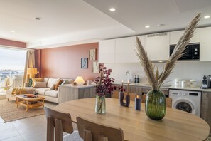 Appartement Deluxe | Aire de séjour | Téléviseur connecté, Netflix, services de diffusion en continu