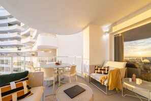 Deluxe Apartment | Balcony
