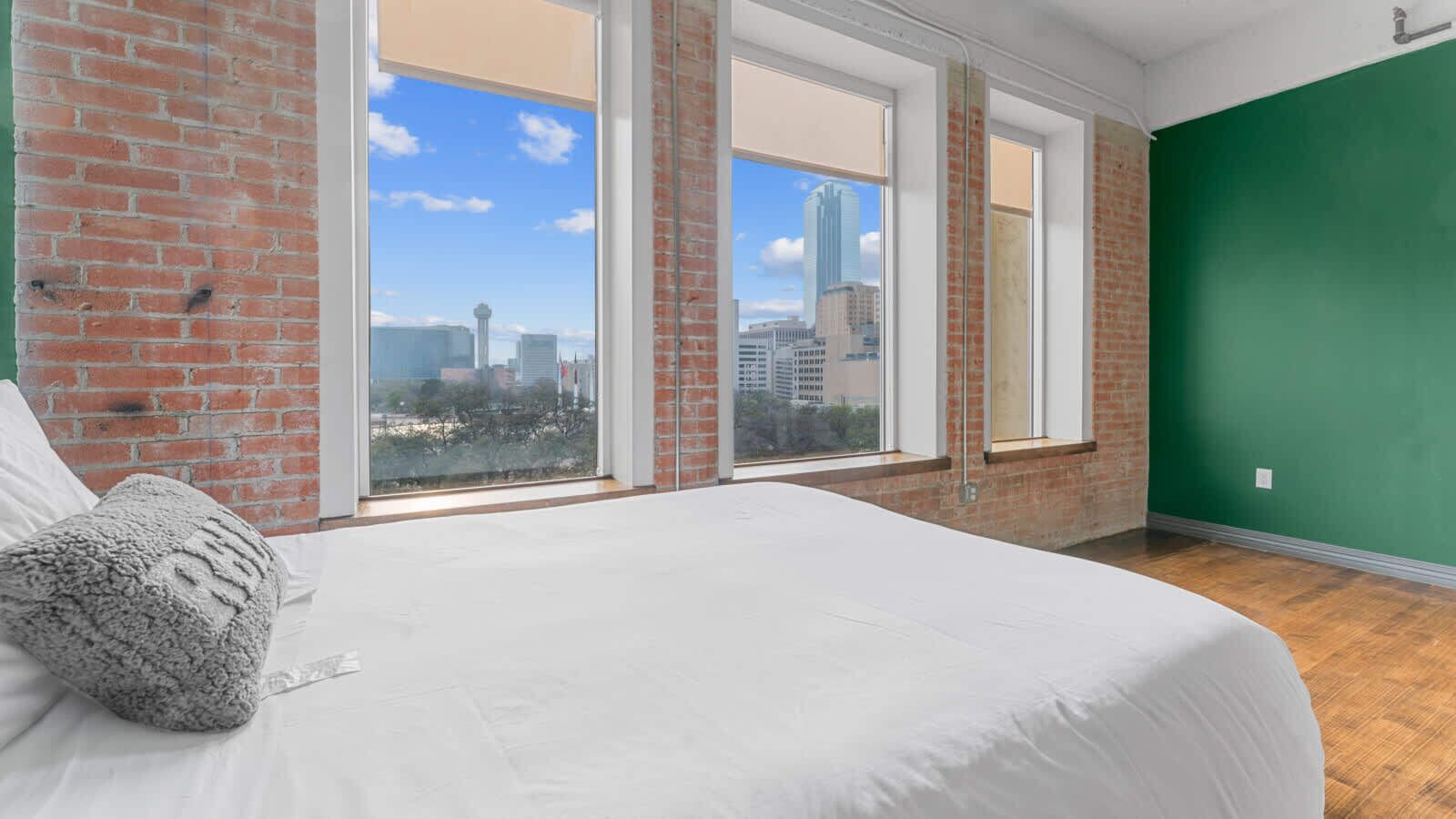 3 bedrooms, desk, iron/ironing board, travel cot