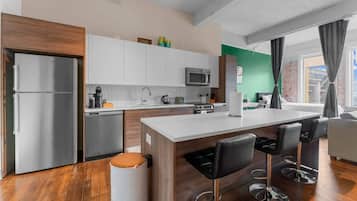 Fridge, microwave, oven, dishwasher