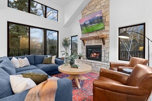 Smart TV, fireplace