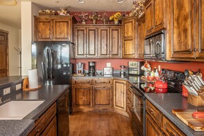 Refrigerador, microondas, horno, placa de cocina