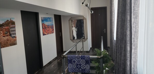 80-cm Smart TV with premium channels, video-game console, printers - hotel nino (Tbilisi)