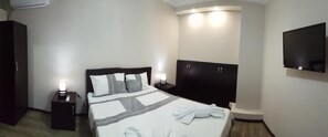 Basic Double Room, 3 Bedrooms | Premium bedding, memory foam beds, desk, iron/ironing board - hotel nino (Tbilisi)