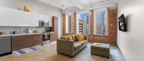 Een televisie en een kantoor