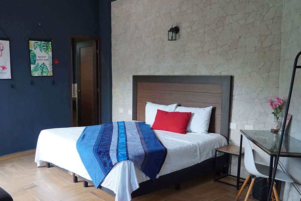 Chambre Confort, 1 trĂšs grand lit, vue jardin