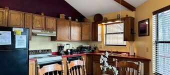 2-story mountain-view cabin w/ fireplace, game room, & free attraction tickets