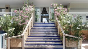 A staircase leading to a hotel entrance with a sign reading "HOTEL CENTRALE MIRAMARE". - Hotel Centrale Miramare (Rimini)