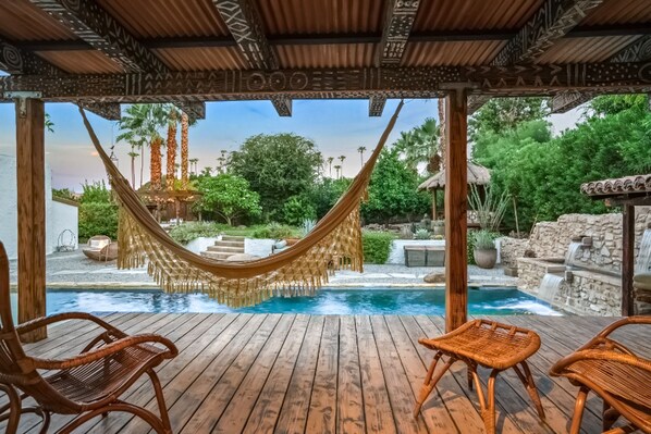 Een verwarmd zwembad