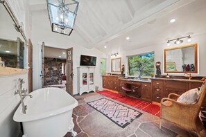 Shower, hair dryer, bidet, towels - Luxury 4BR 3-Floor Sundance Home. Views. Hot Tub. pets Jeep Gladiator at airport (Sundance,)
