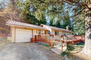 Exterior - Dog-friendly mountain-view home with fireplace - near state park, tramway & lake (Joseph)