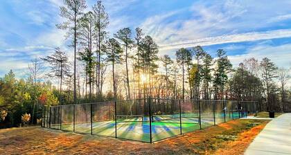 Pool, Firepit, Game Room, Peaceful Oasis & Views!