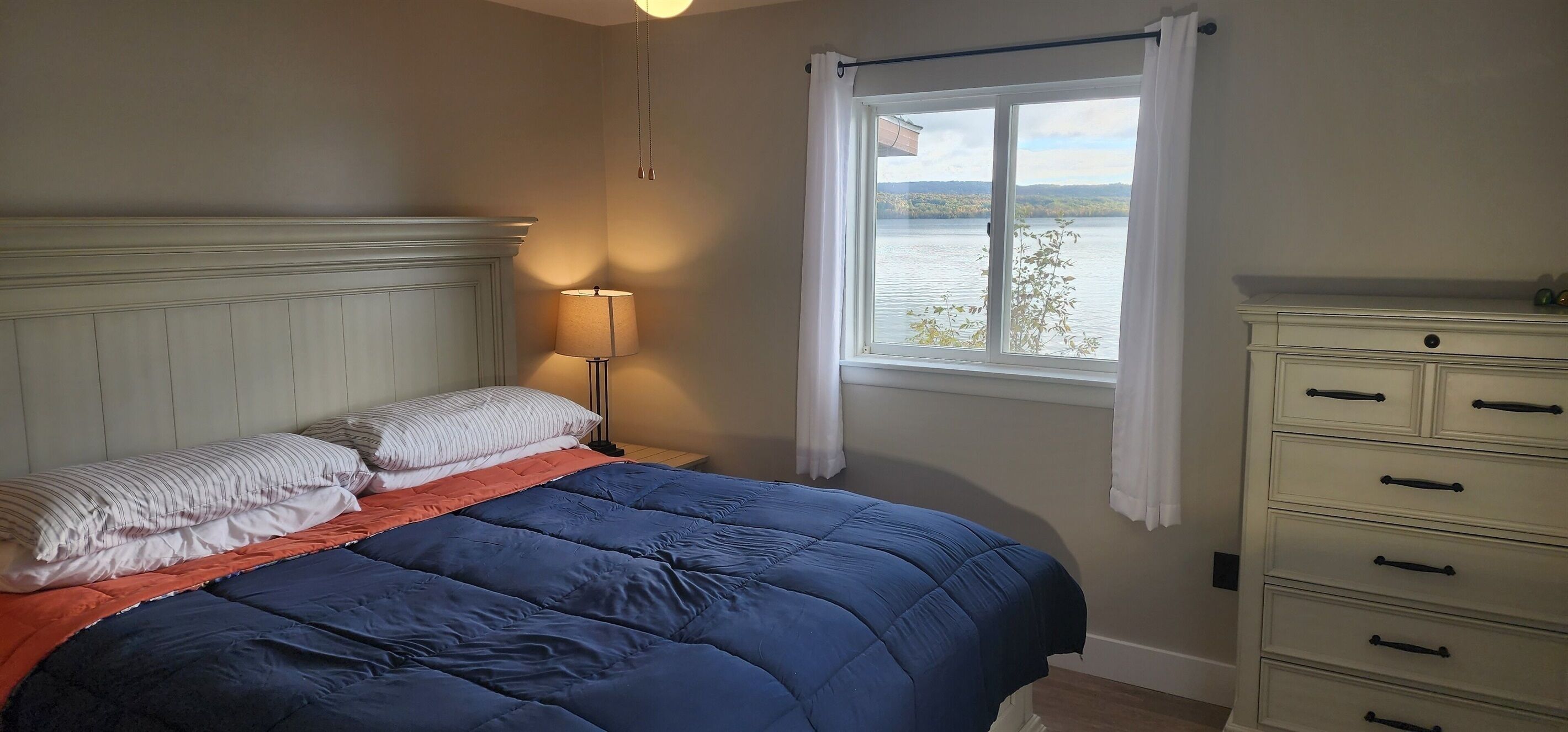 4 bedrooms, desk, travel crib, free WiFi