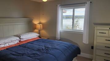 4 bedrooms, desk, travel crib, free WiFi
