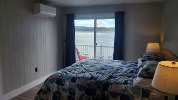 4 bedrooms, desk, travel crib, free WiFi