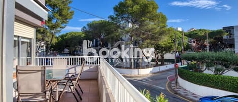 屋外ダイニングエリア