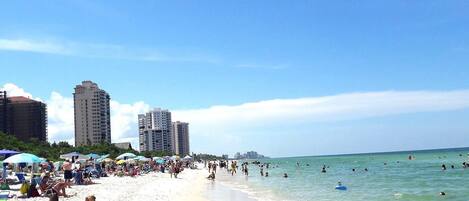 Liegestühle, Strandtücher