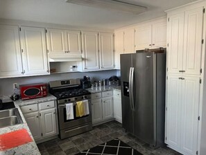 Cookware/dishes/utensils