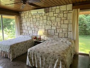2 bedrooms, internet, bed sheets