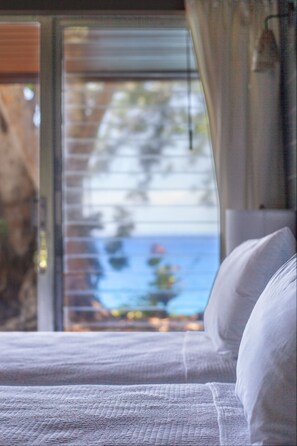 2 bedrooms, internet, bed sheets - 2 Bedroom Sea View Villa, Frenchman's Cove Resort (Drapers)