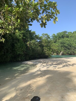 Beach - One Bedroom Garden View Villa, Frenchman's Cove Resort (Drapers)