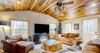 Dog-friendly cabin close to lake/skiing with firepit, deck, fireplace, & W/D