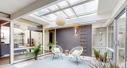 MCM home with atrium & yoga area near Nike HQ, Intel & Washington Square Mall