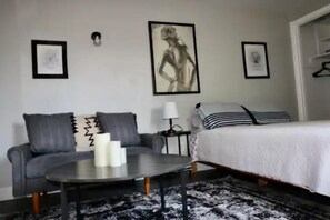 1 habitación, tabla de planchar con plancha, wifi gratis y ropa de cama 