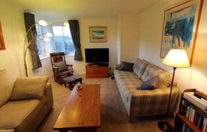 TV - No 8 Royal Apartments (North Berwick)