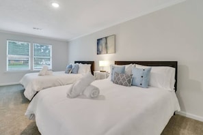 4 bedrooms, desk, iron/ironing board, WiFi