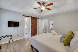 4 bedrooms, desk, iron/ironing board, travel cot