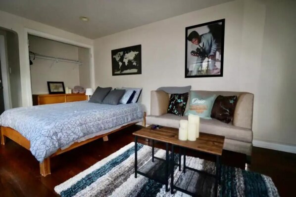 1 室のベッドルーム、アイロン / アイロン台、WiFi (無料)、ベッドシーツ