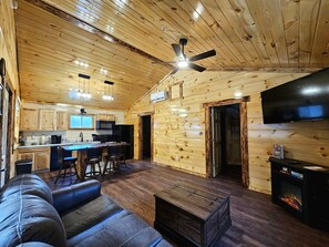 Smart TV, fireplace - NEW PARADISE RETREAT - Hatfield Mccoy Trails - Rent 1-3 Cabins, Sleep up to 18 (Delbarton)