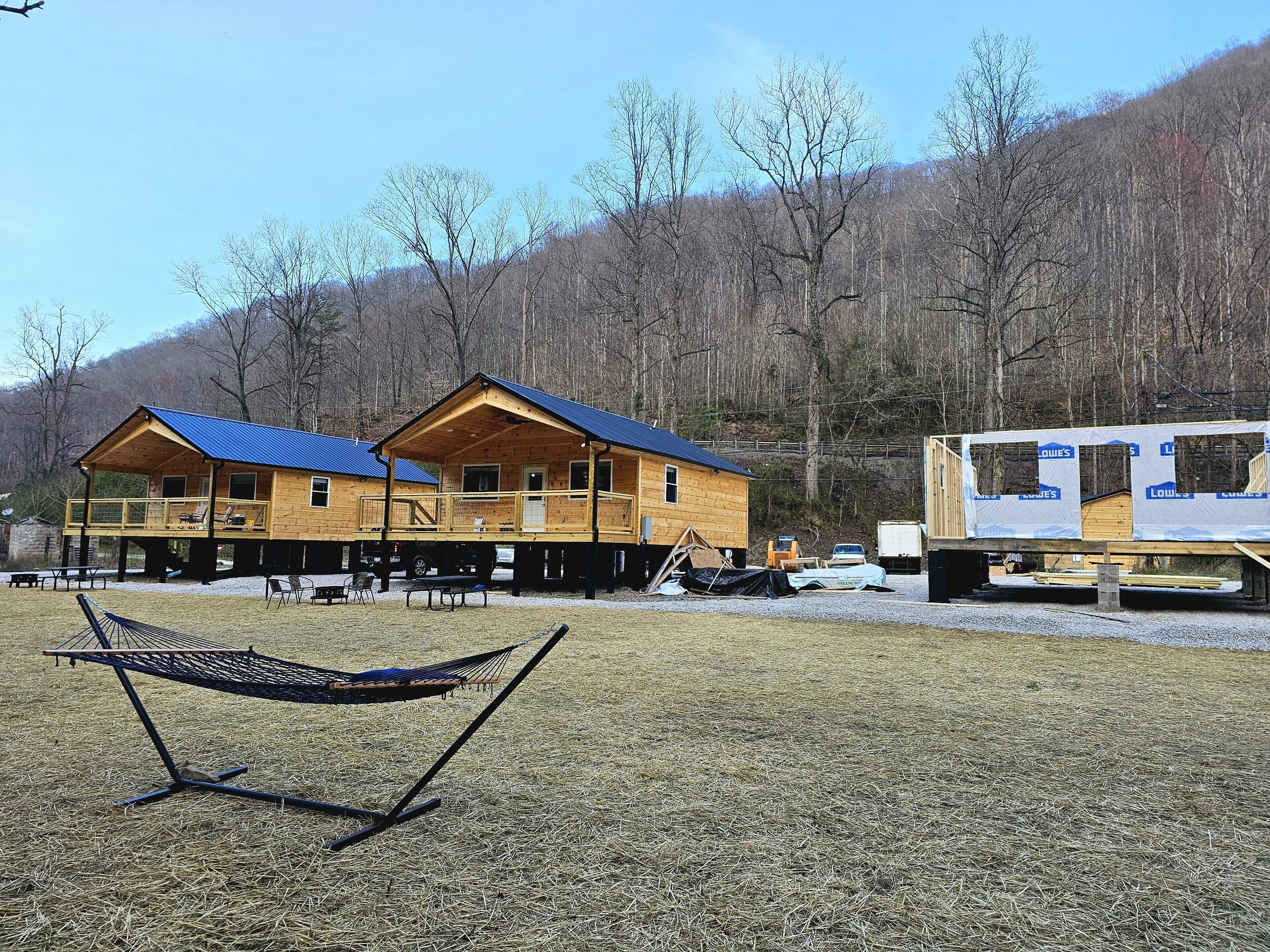 NEW PARADISE RETREAT - Hatfield Mccoy Trails - Rent 1-3 Cabins, Sleep up to 18