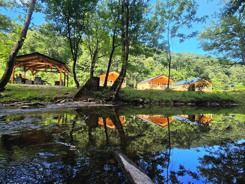 NEW PARADISE RETREAT - Hatfield Mccoy Trails - Rent 1-3 Cabins, Sleep up to 18