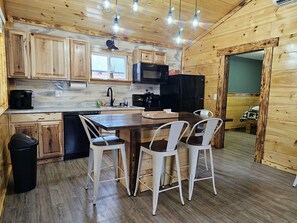 Fridge, microwave, oven, stovetop - NEW PARADISE RETREAT - Hatfield Mccoy Trails - Rent 1-3 Cabins, Sleep up to 18 (Delbarton)