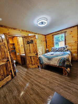 6 bedrooms, in-room safe, free WiFi, bed sheets - NEW PARADISE RETREAT - Hatfield Mccoy Trails - Rent 1-3 Cabins, Sleep up to 18 (Delbarton)