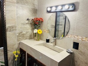 Bathroom - Gautamas guest rooms  (Tepoztlán)