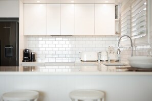 Coffee/tea maker, fridge, microwave, oven