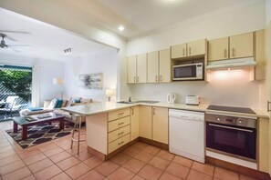 Cookware/dishes/utensils
