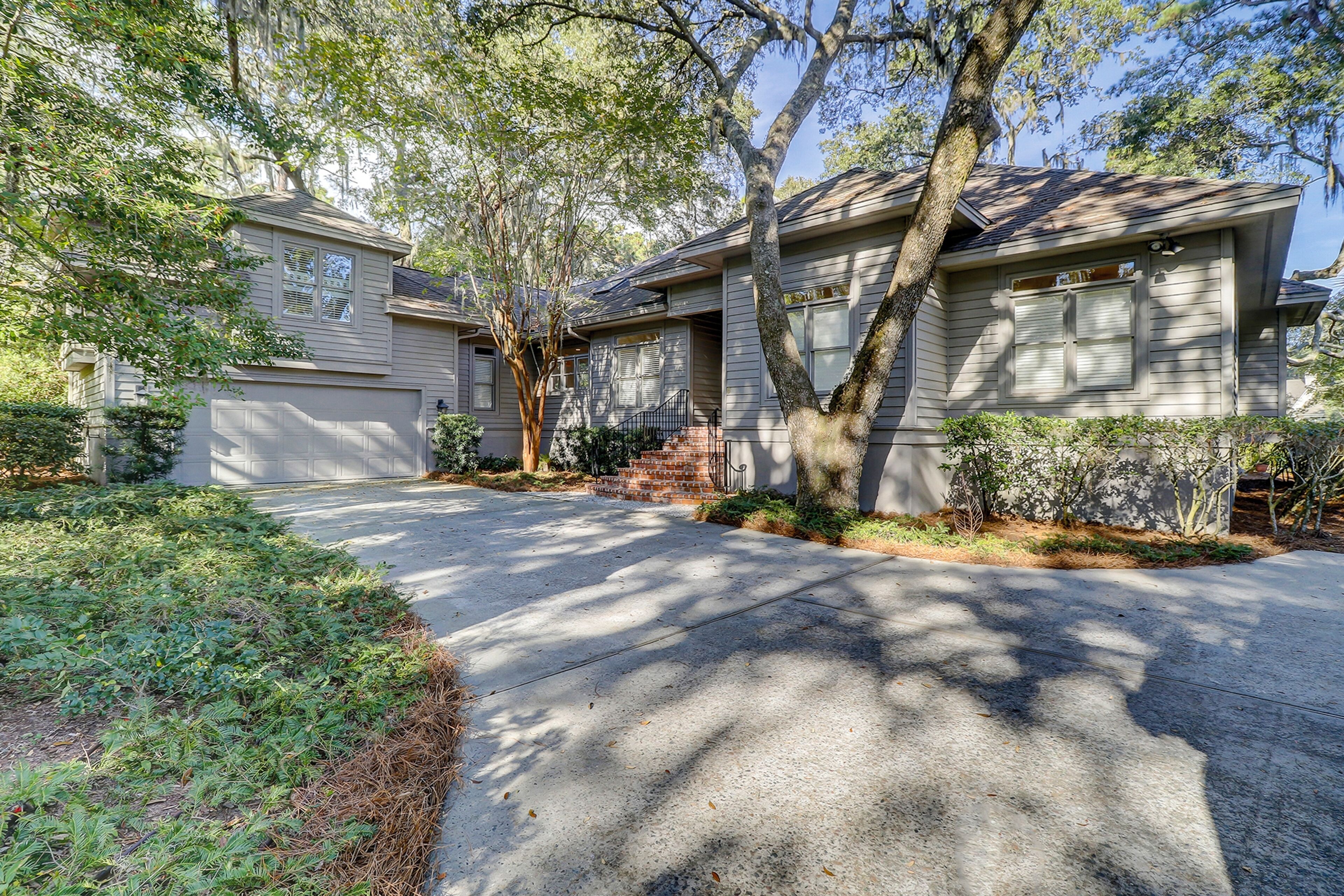 Bright & tranquil dog-friendly villa with private pool, patio, & W/D - near golf
