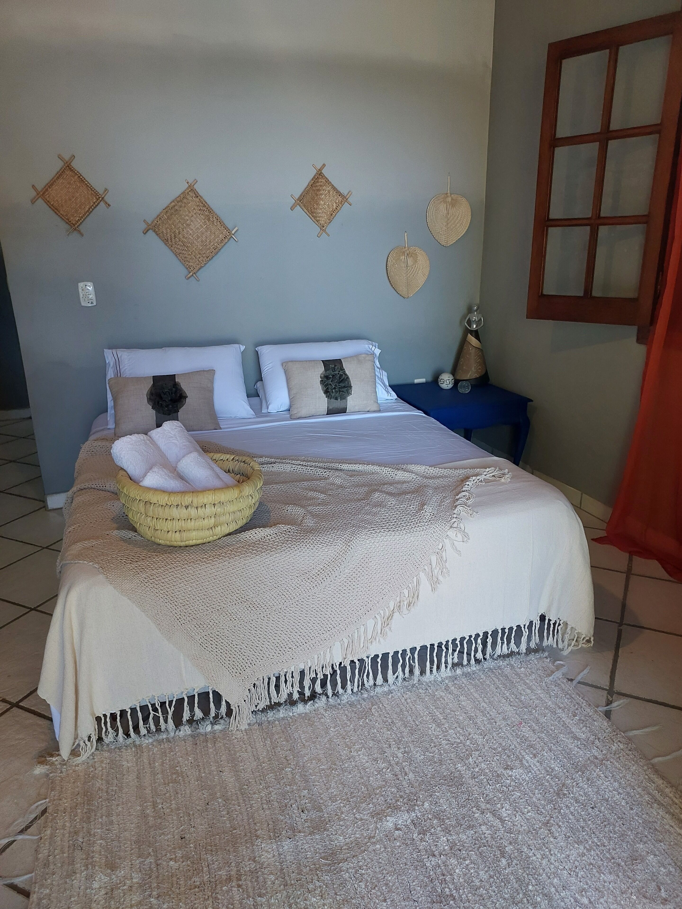 1 habitación, tabla de planchar con plancha, wifi y ropa de cama 