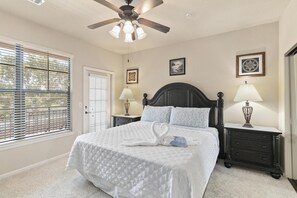 3 bedrooms, iron/ironing board, WiFi, bed sheets - Bella Piazza Community, pools, gym and more! (Davenport)